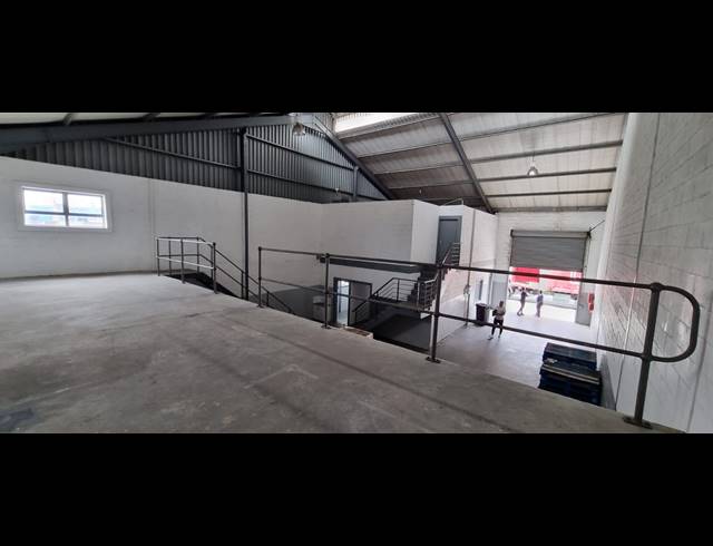 656M² WAREHOUSE TO LET IN AIRPORT INDUSTRIA